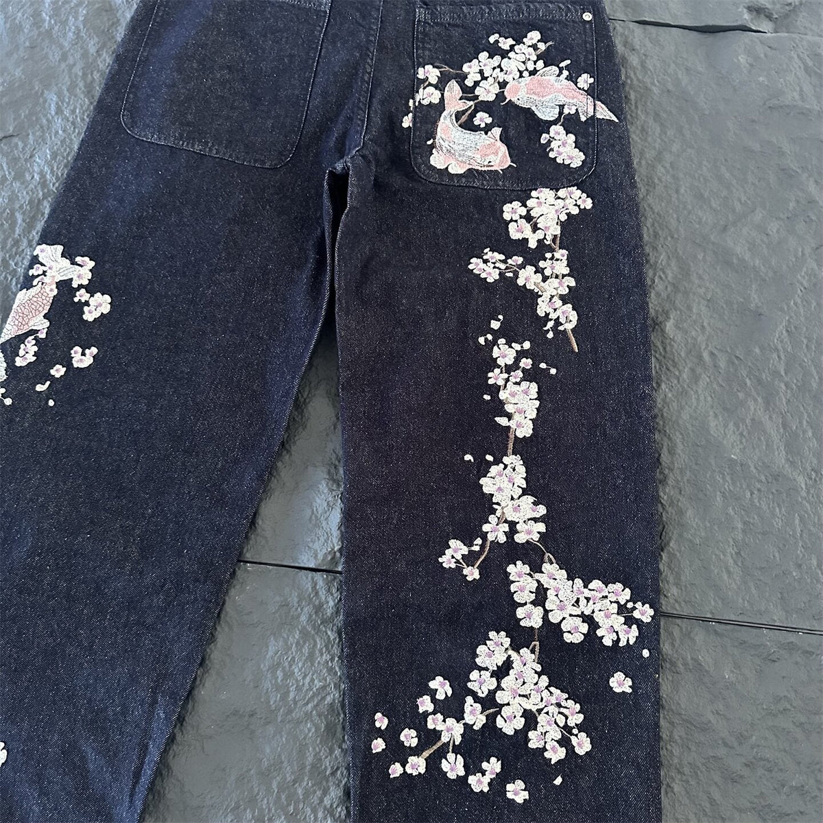 derschutze American retro heavy embroidery washed distressed jeans, unisex loose wide-leg trendy trousers