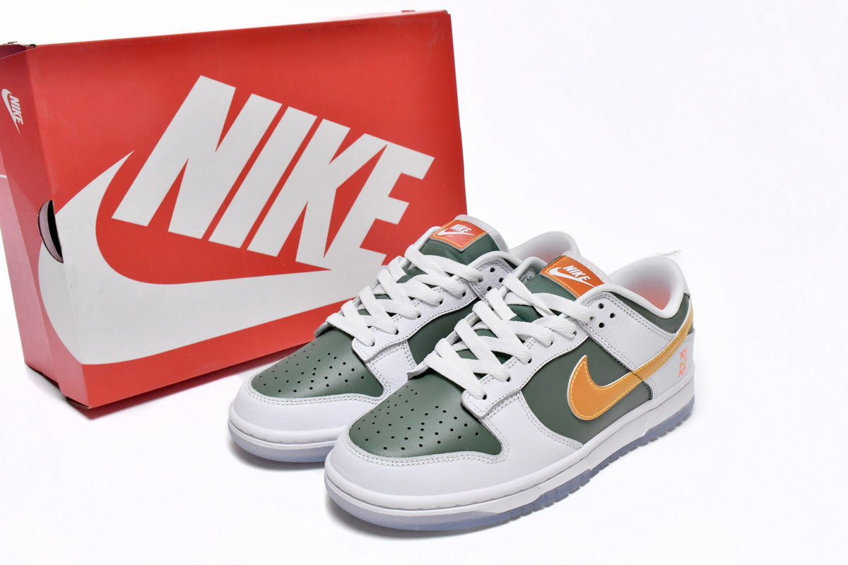 Nike Dunk Low SE NY vs. NY Reps Sneaker DN2489-300