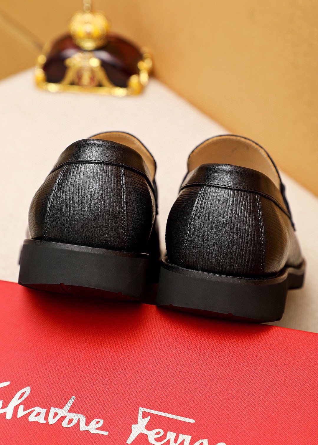 Ferragamo Men's Black Textured Bit Loafers - Rounded Toe