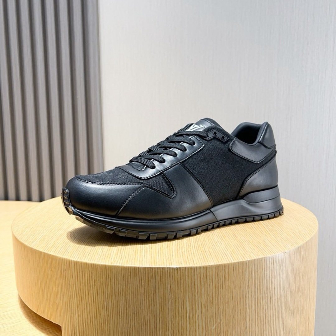 Louis Vuitton Black & Dark Gray Low-Top Sneakers - Padded Collar