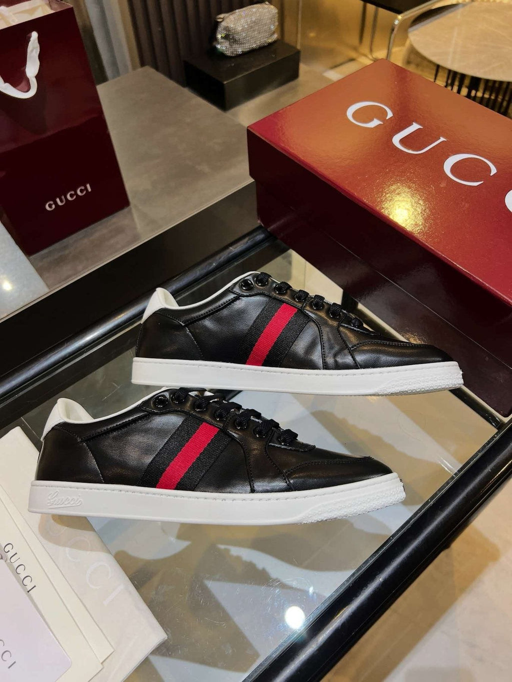 Gucci Green and Red Stripe Low-Top Sneakers - Rounded Toe
